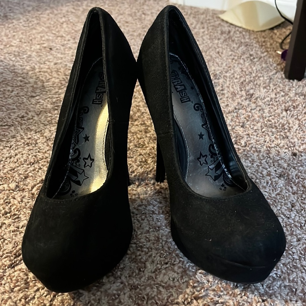 Black 5 inch heel pumps